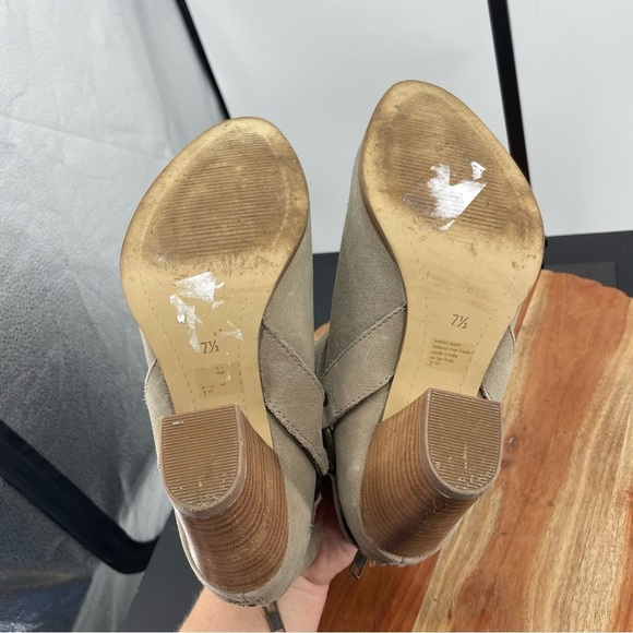 Seychelles Anthropologie Impossible Sand Booties Heel 7.5 suede - Picture 8 of 9